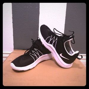 Nike Darwin Womens Style